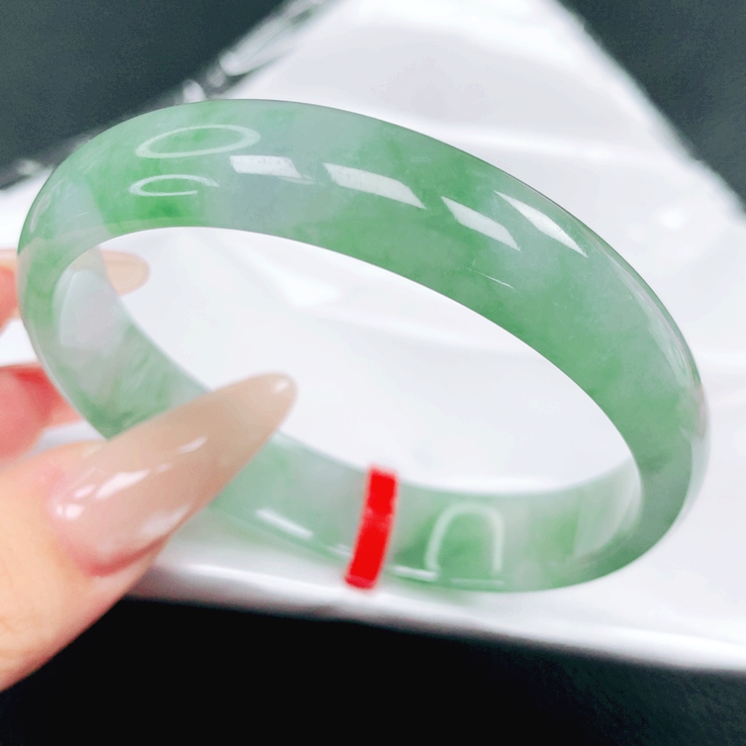 翡翠未镶嵌手镯56贵