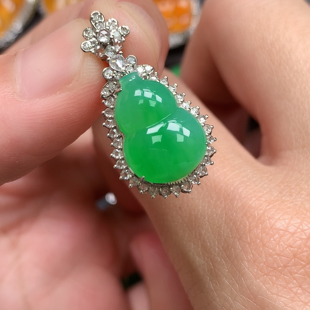 翡翠18K金镶嵌颈饰