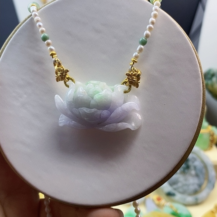 翡翠吊坠(赠链)未镶嵌春彩花花锁骨链