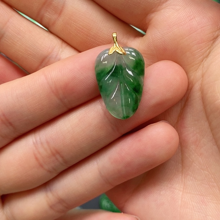 翡翠未镶嵌颈饰吊坠