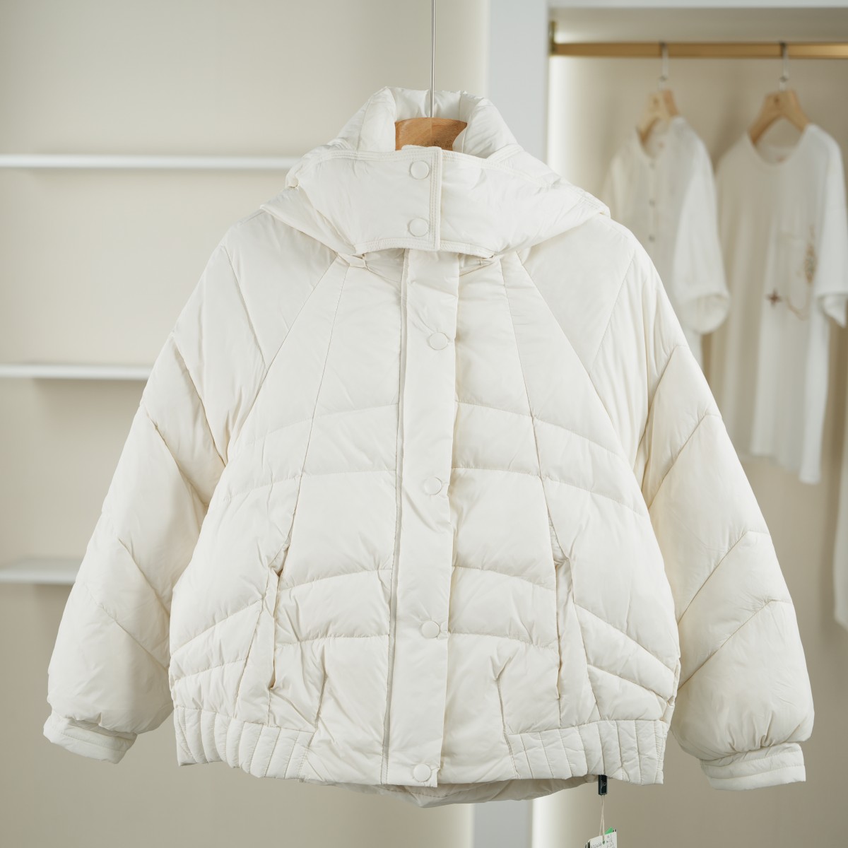 麦迪尚品 5122024 秋冬厚款立领连帽宽松保暖羽绒服品牌女装