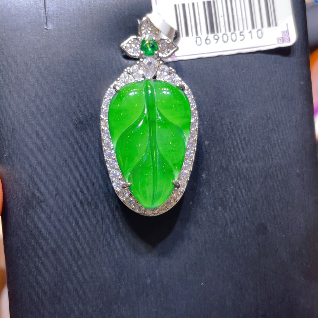 翡翠未镶嵌颈饰吊坠