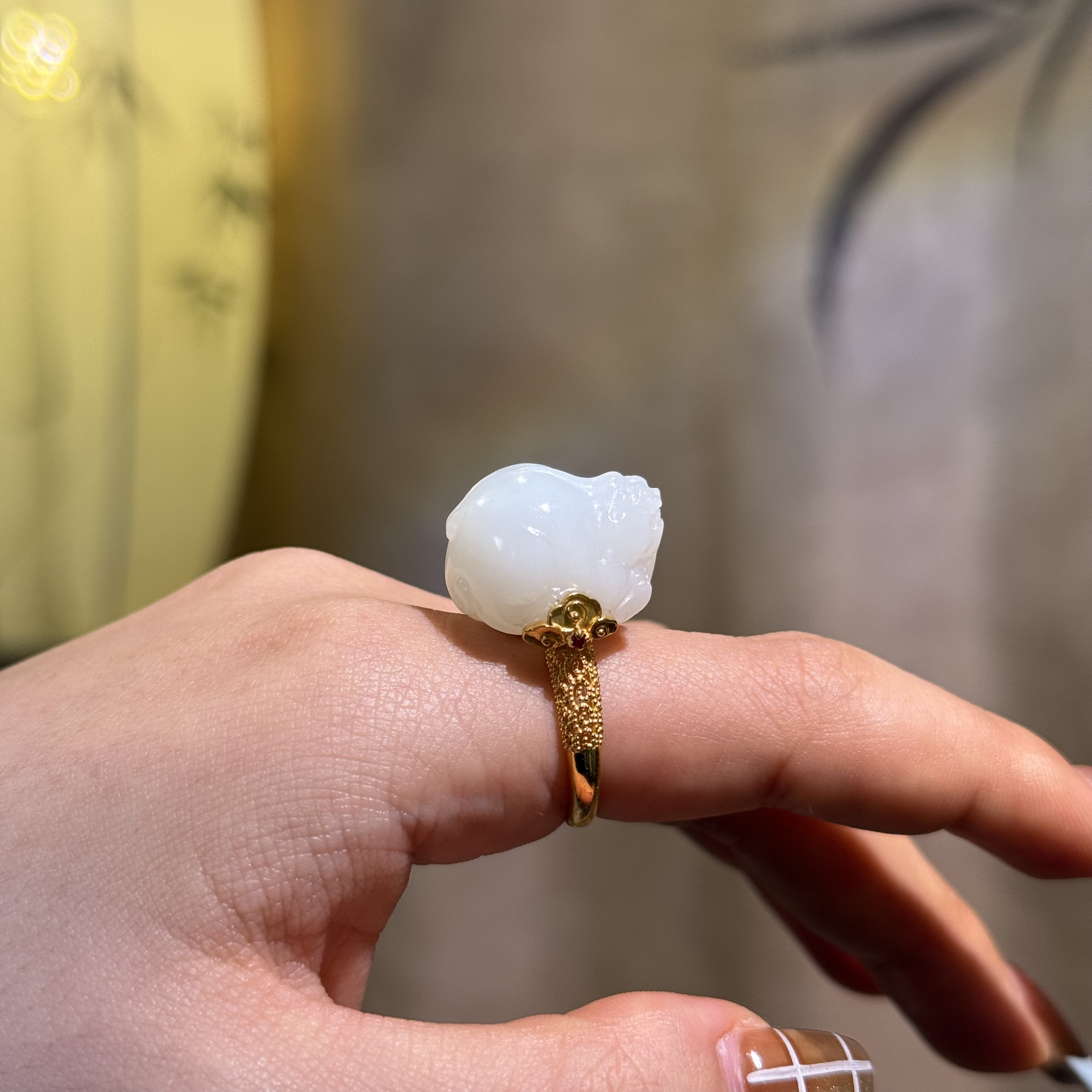 18k金镶嵌和田玉白玉貔貅简约时尚个性精品