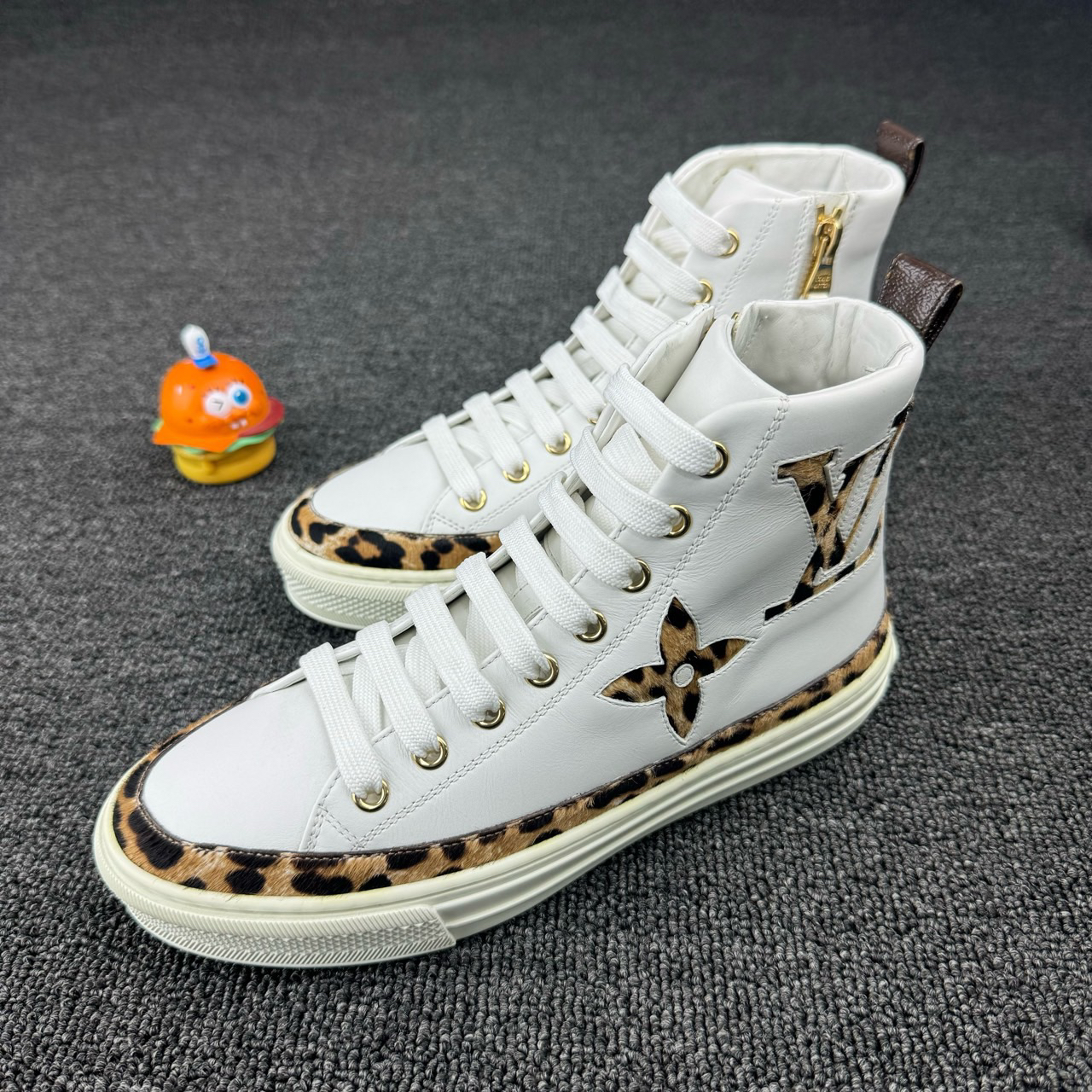 全新未使用 LouisVuitton/路易威登 老花豹纹板鞋 35.5码HB663 