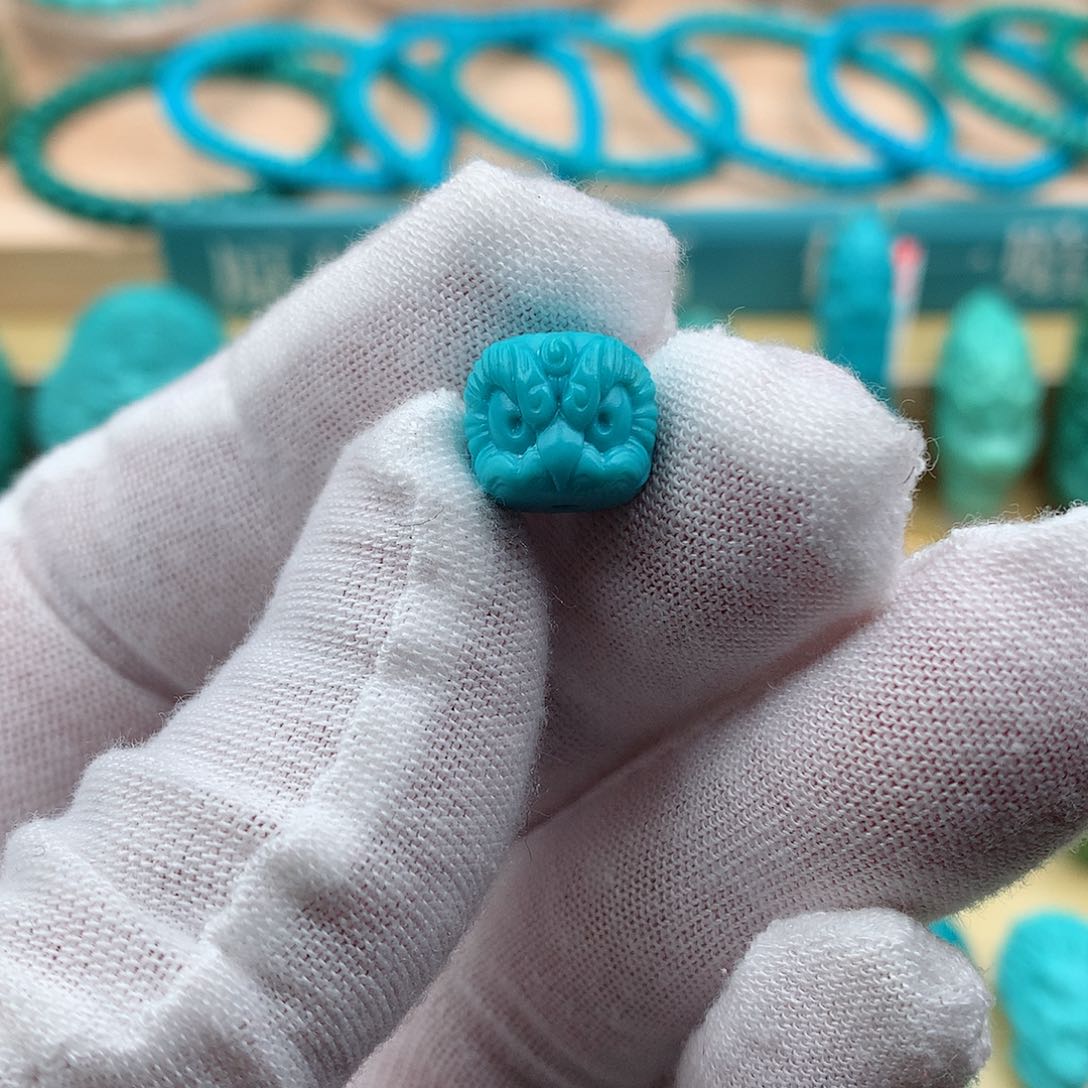 绿松石颈饰未镶嵌