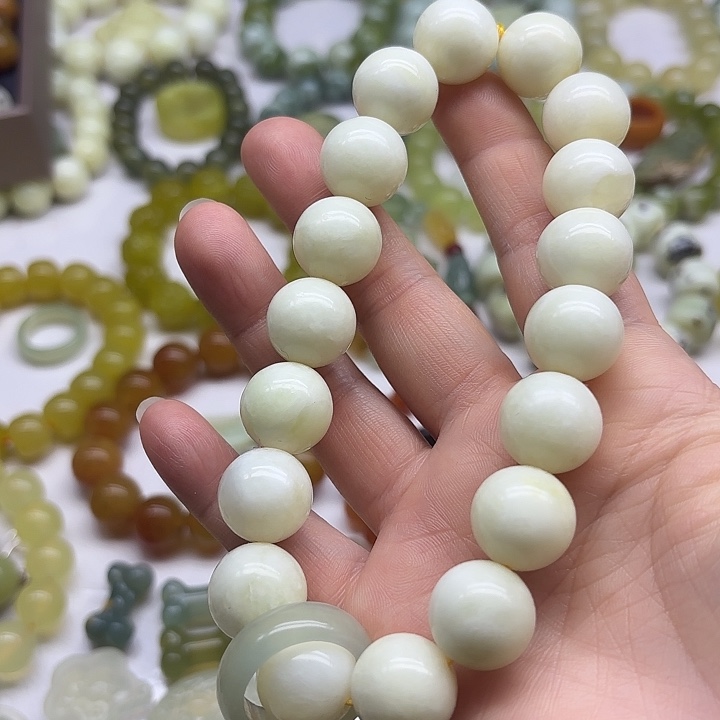 蛇纹石玉手持未镶嵌
