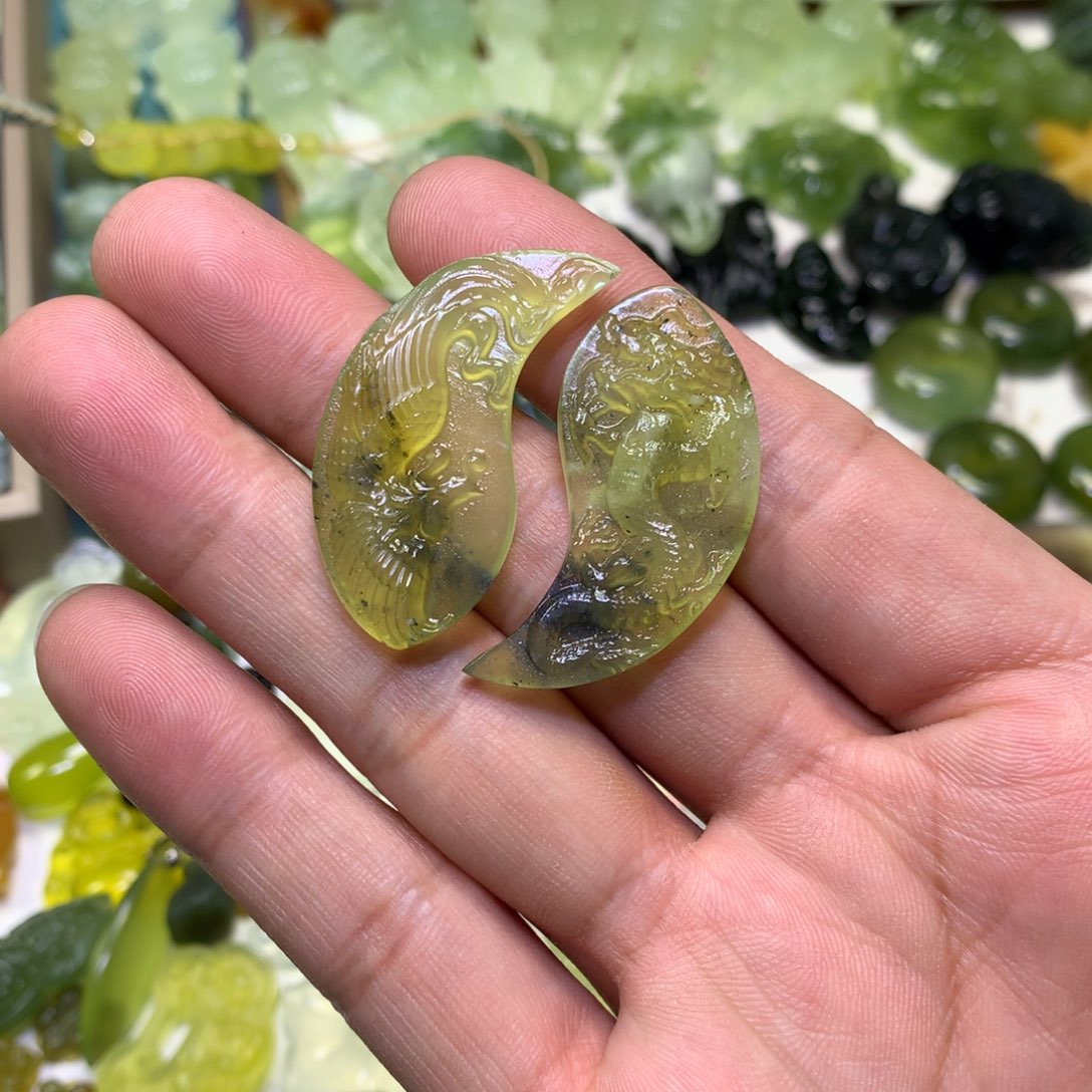 岫玉颈饰未镶嵌龙凤