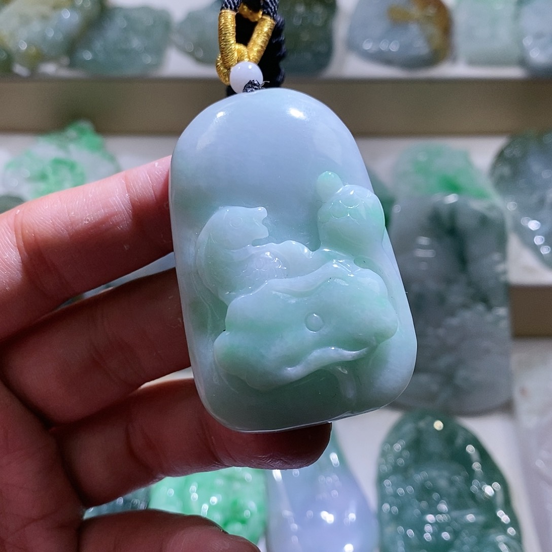 【闪购商品】翡翠颈饰未镶嵌荷叶鱼