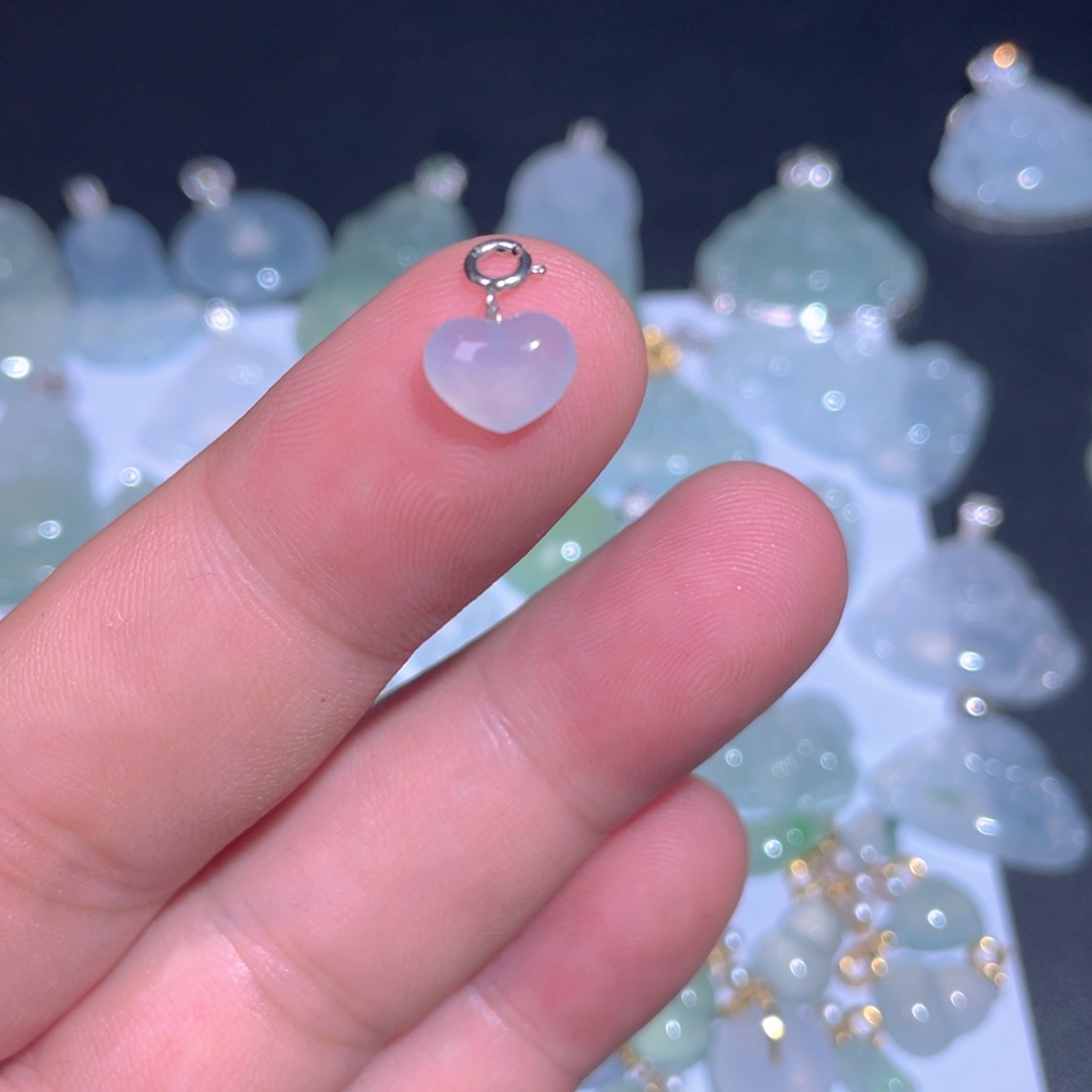 翡翠足金镶嵌颈饰翡翠