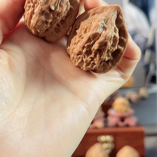 哦***儿核桃红皮鸡心文玩核桃