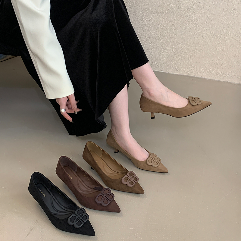 尖细跟高跟鞋女2025新款秋冬蝴蝶扣复古单鞋黑色时尚百搭浅口鞋