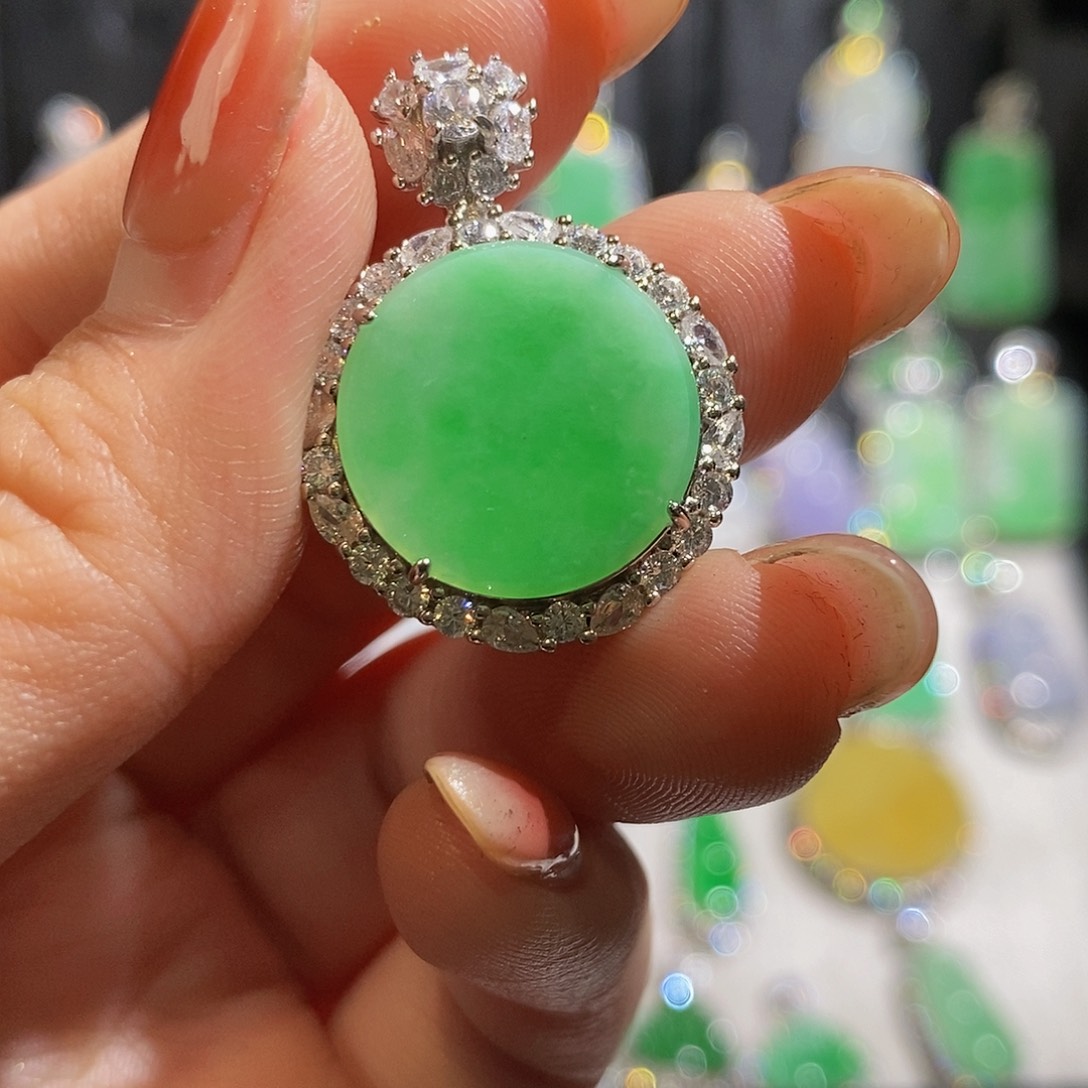 翡翠颈饰银S925镶嵌天然翡翠