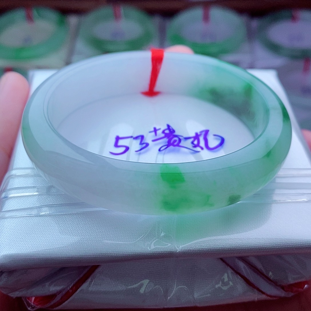 翡翠未镶嵌手镯（贵妃镯）半山水 阳绿 飘花  4号