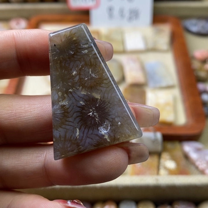 颈饰合金石英岩玉