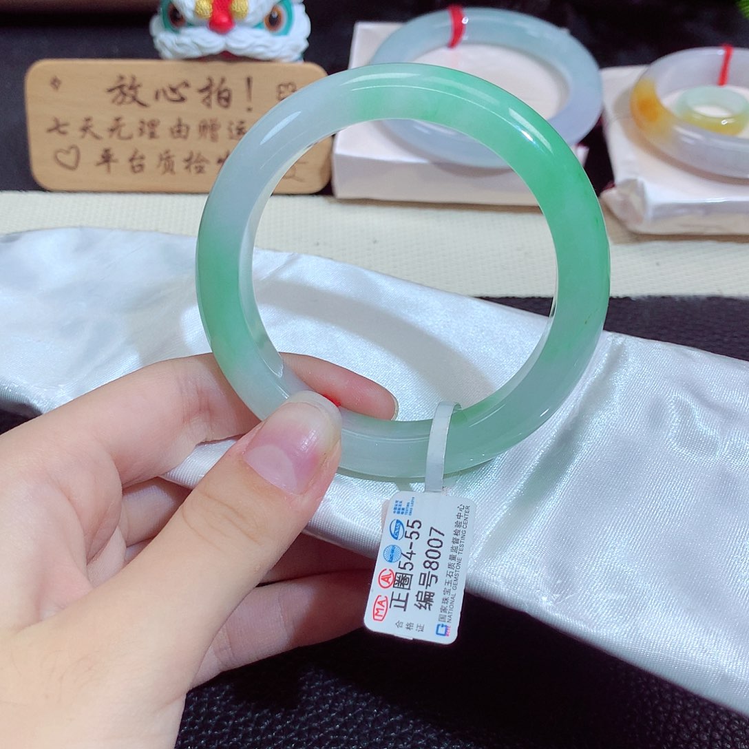 翡翠未镶嵌手镯8007