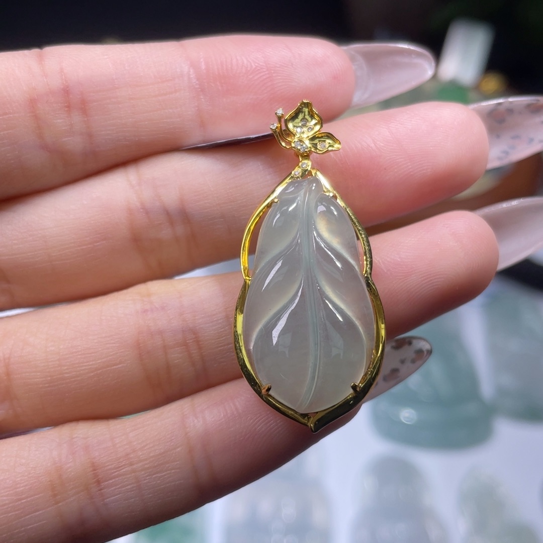 翡翠颈饰18K金镶嵌叶子