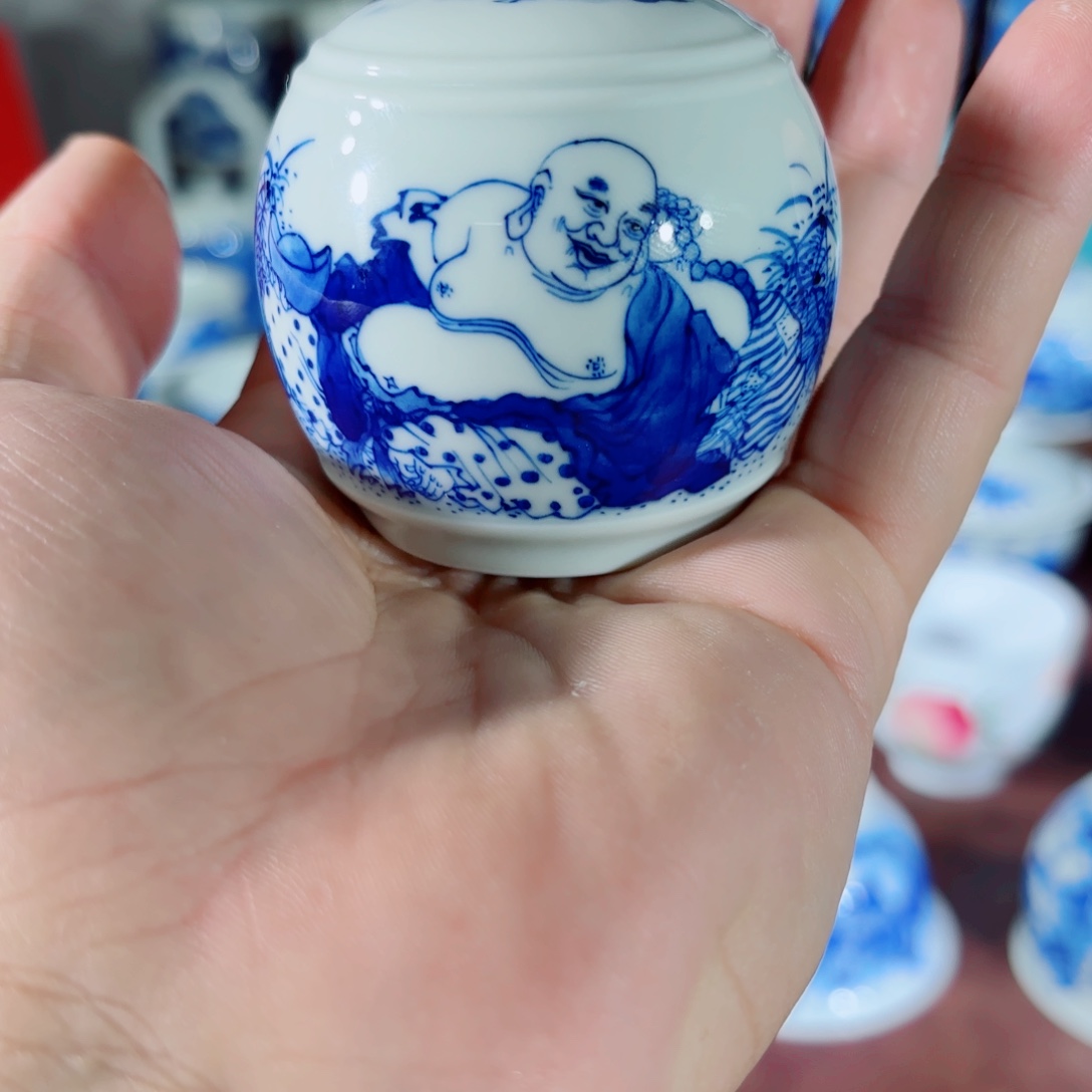 手工手绘的陶瓷小
