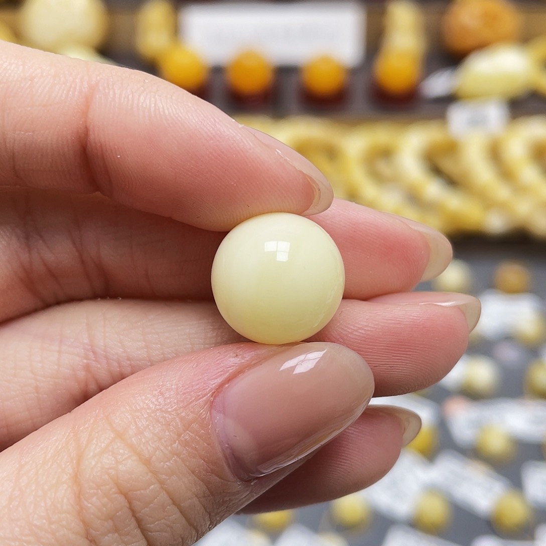 琥珀裸石未镶嵌蜜蜡圆珠13.8mm皮线