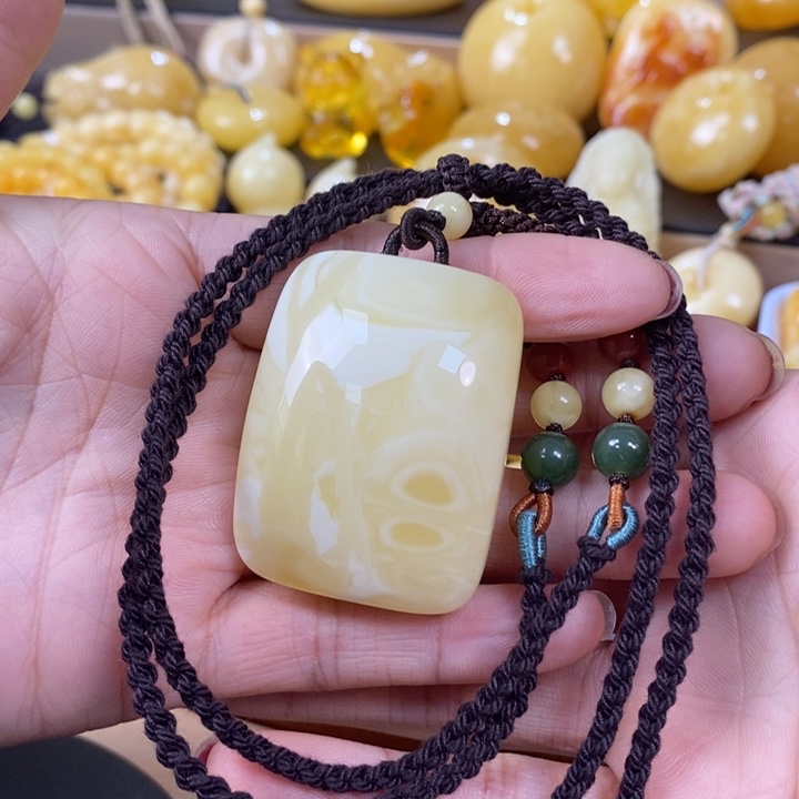 琥珀裸石未镶嵌无事牌