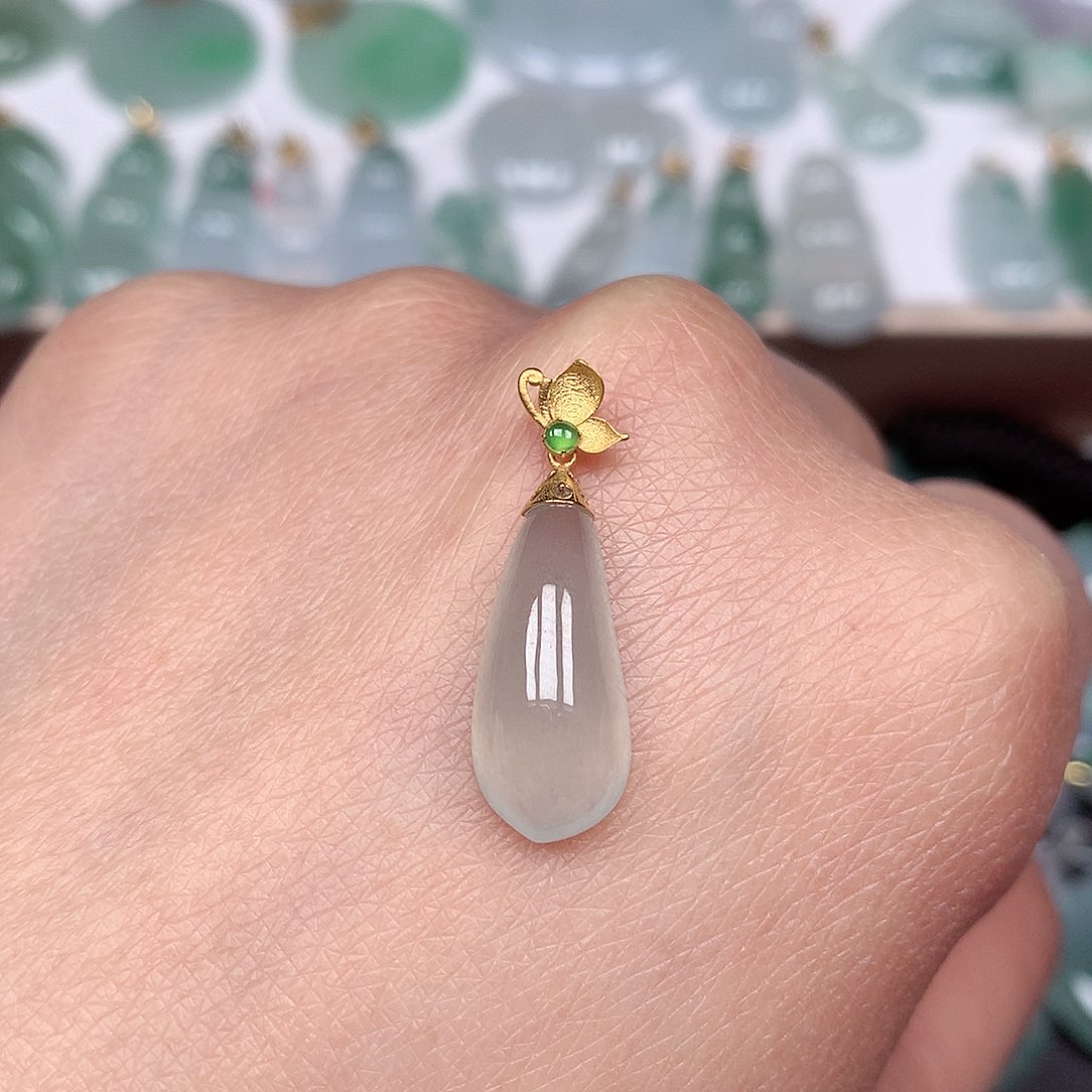 翡翠颈饰未镶嵌福瓜