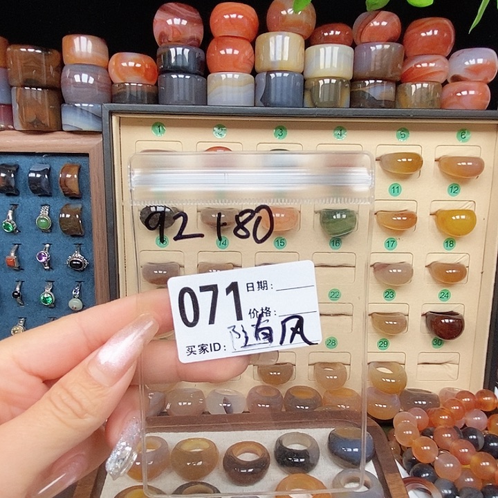 合金戒指玛瑙/玉髓往***啊