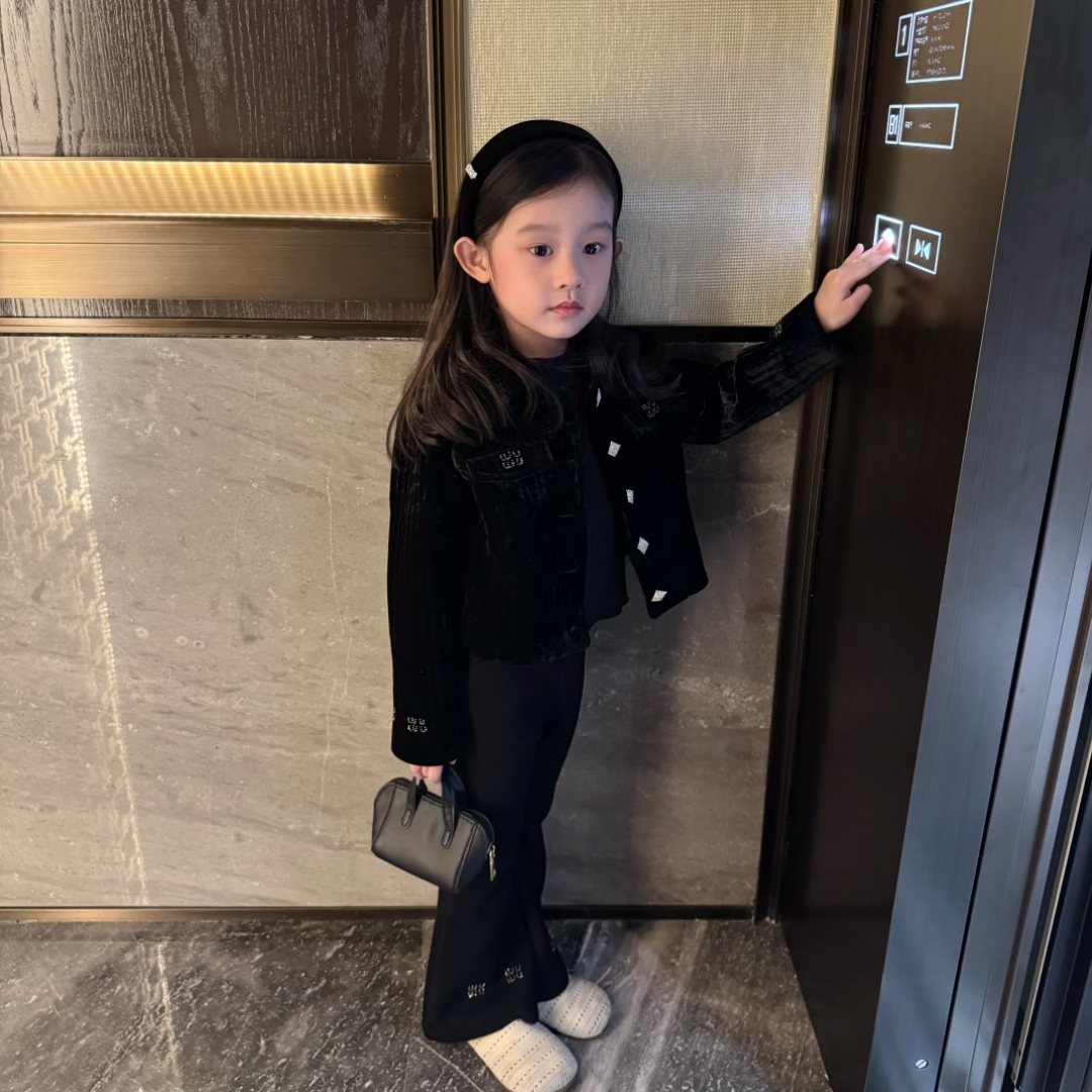 小语希希【大小姐】轻奢气质高级秋冬短款设计加厚外套百搭上衣裤子