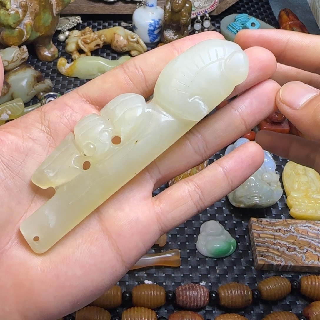 未镶嵌蛇纹石玉颈饰