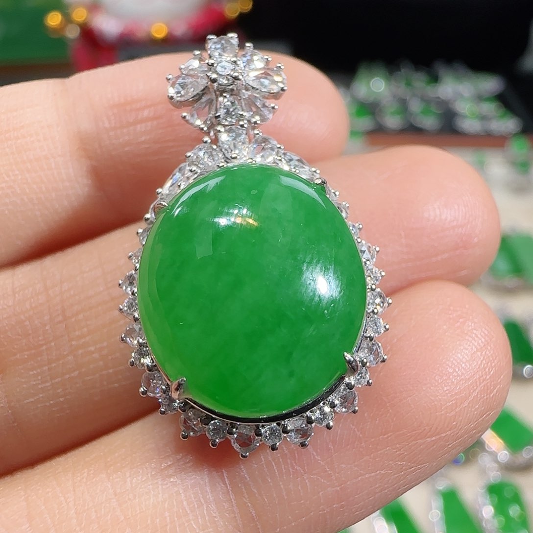 翡翠吊坠(不含链)18K金镶嵌