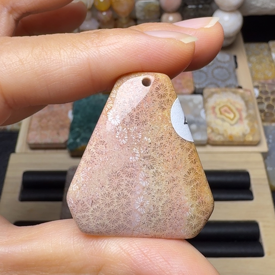 硅化玉未镶嵌紫粉飘黄 枫叶，可盘