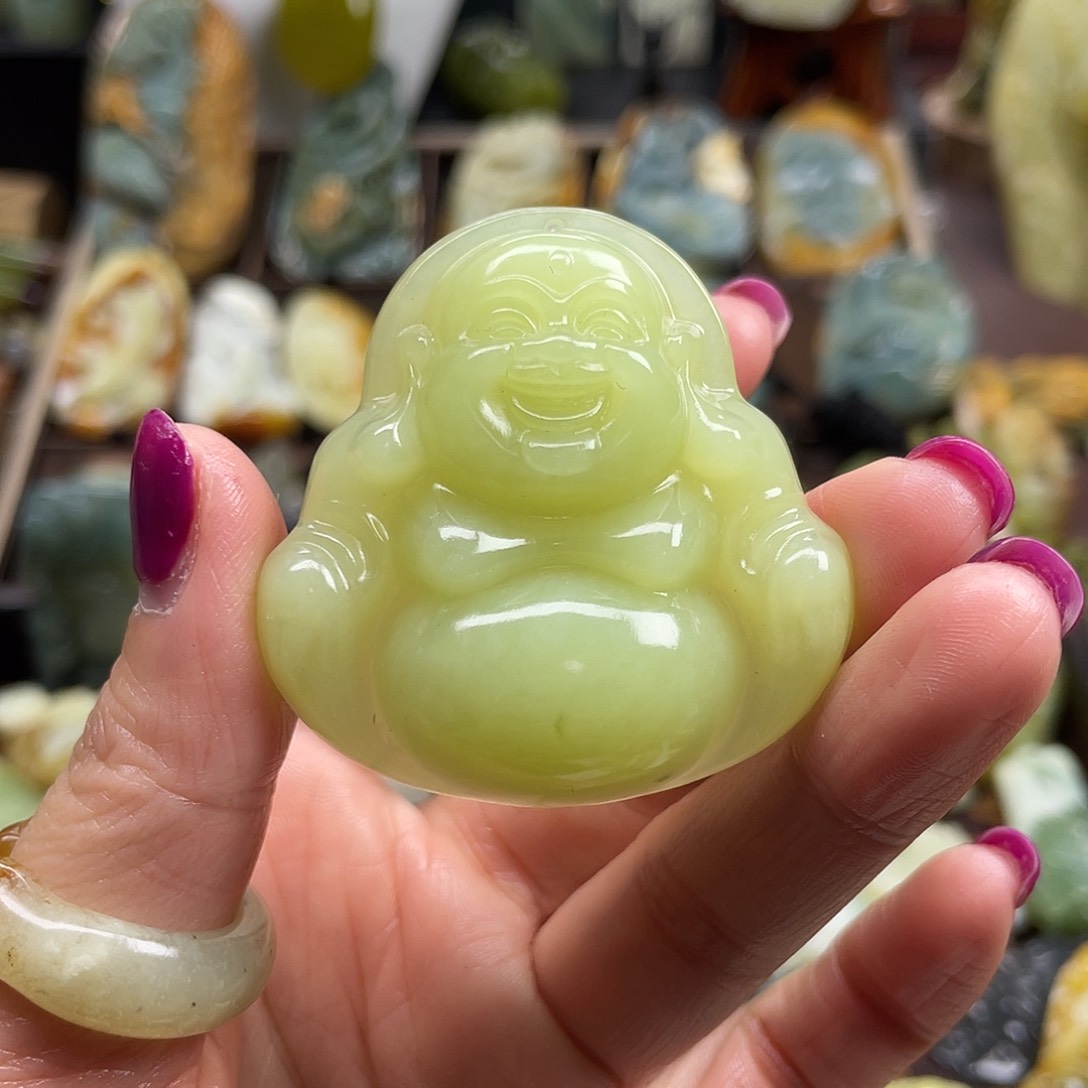 蛇纹石玉颈饰未镶嵌岫玉笑佛