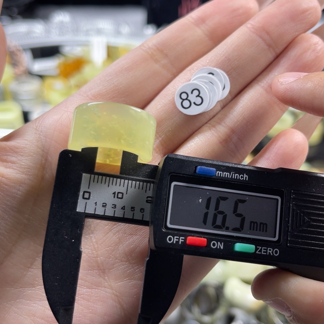 蛇纹石玉未镶嵌戒指