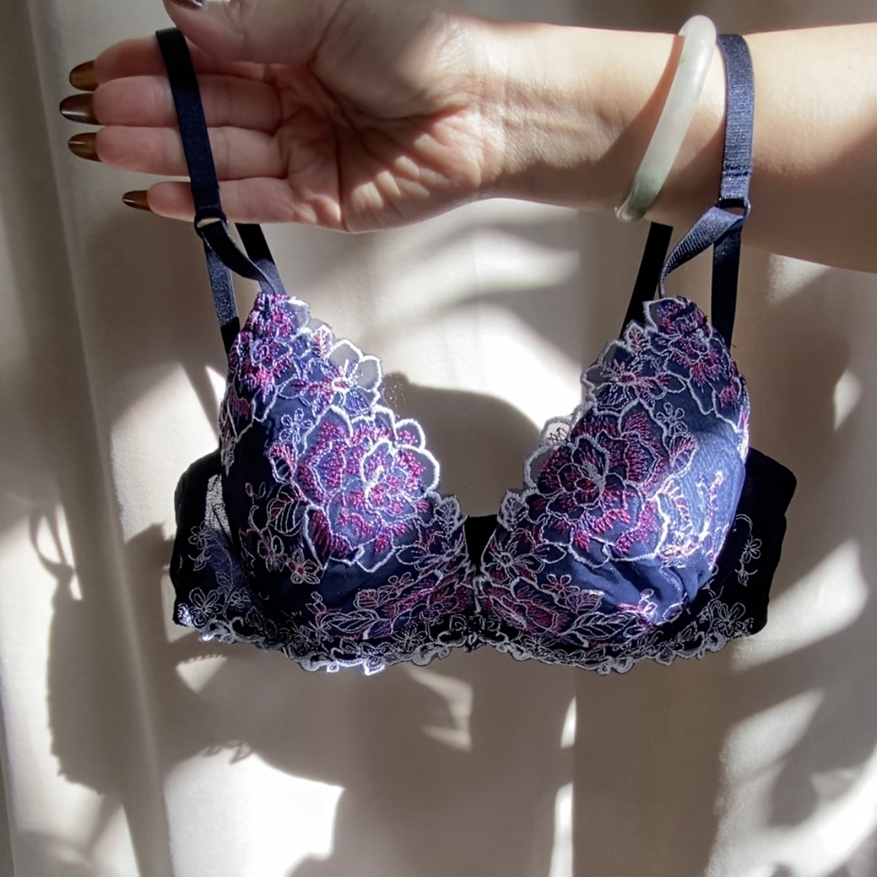 女士性感蕾丝小胸聚拢透气无钢圈刺绣文胸内衣