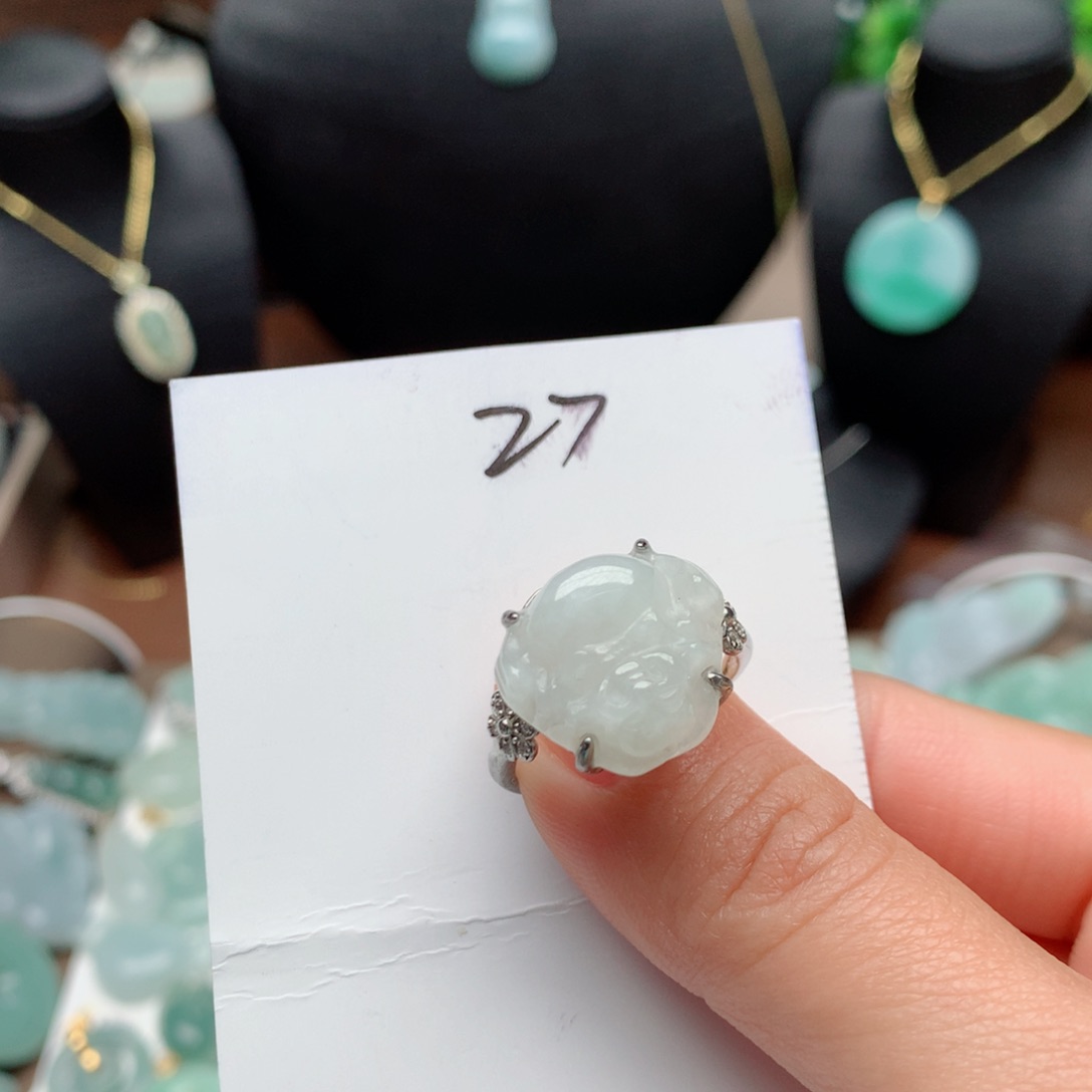 翡翠颈饰合金吊坠