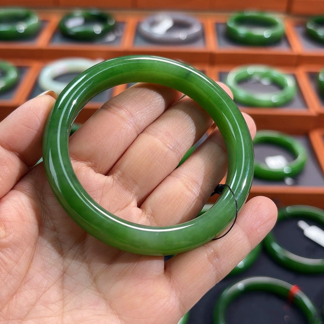 和田玉未镶嵌手镯