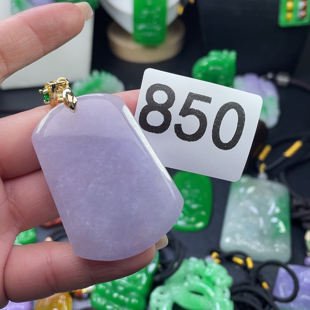 翡翠未镶嵌吊坠(赠链)