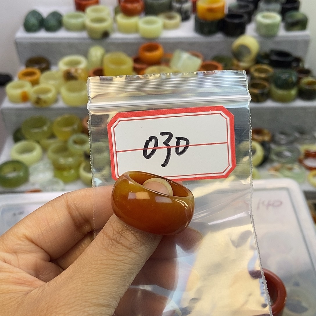 毛***毛蛇纹石玉未镶嵌戒指