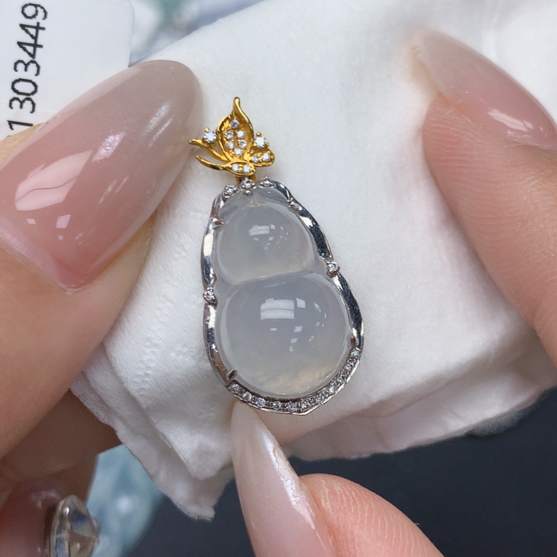 颈饰18K金镶嵌翡翠