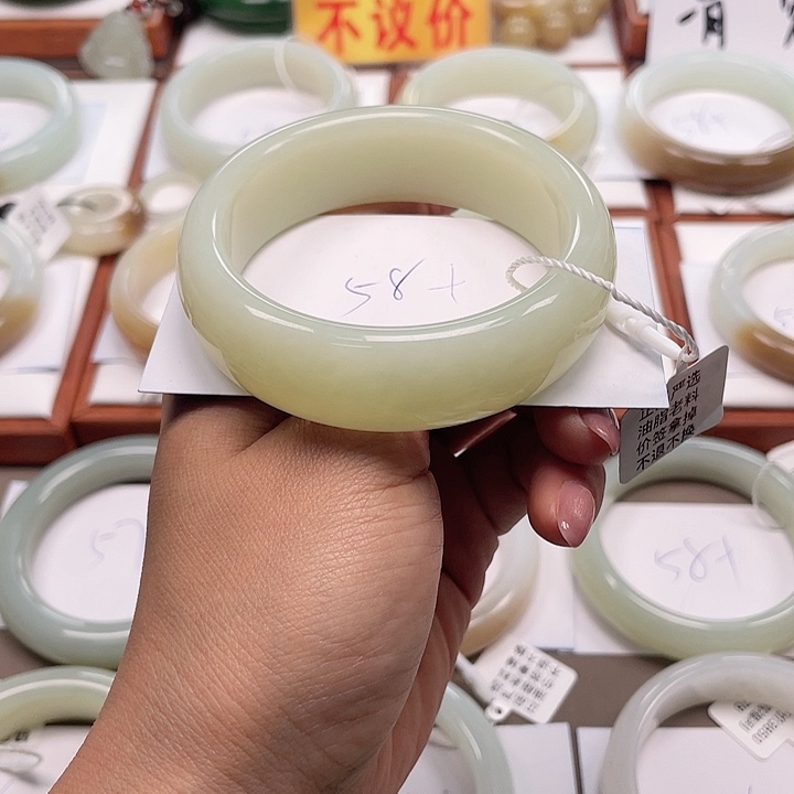 未镶嵌手镯和田玉