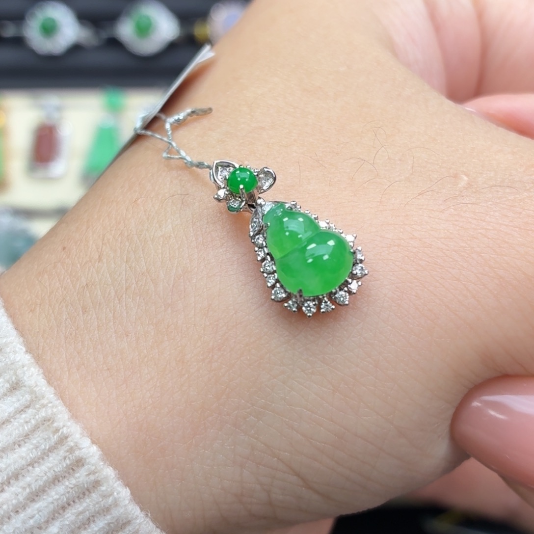 翡翠18K金镶嵌颈饰