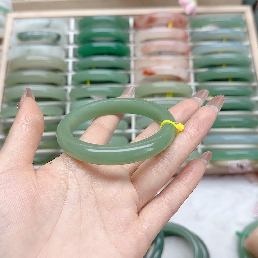 石英质玉手镯未镶嵌58