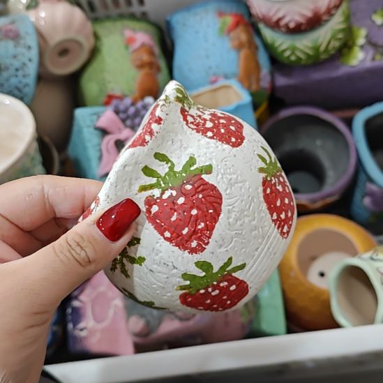 当场拍满15元发货不凑不发，花盆盆口不方不圆有针孔黑点是正常的，