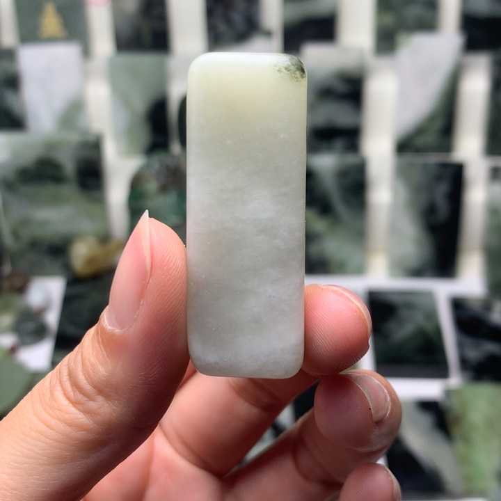独山玉未镶嵌颈饰
