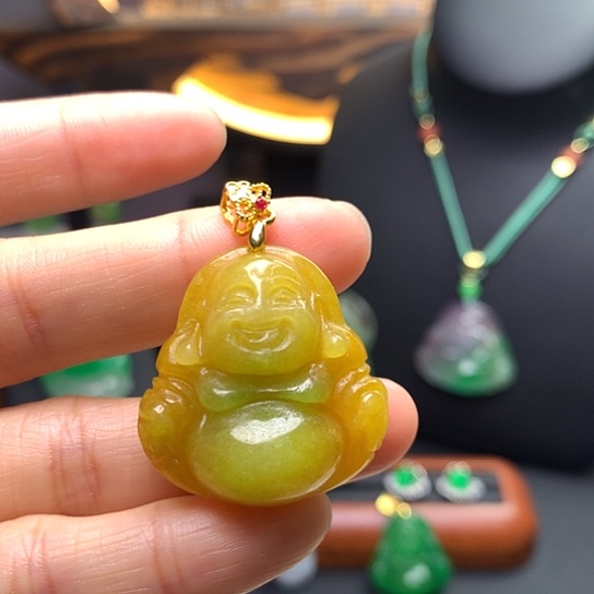 翡翠吊坠(赠链)未镶嵌