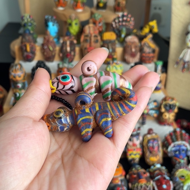 1腓尼基琉璃变色龙1只