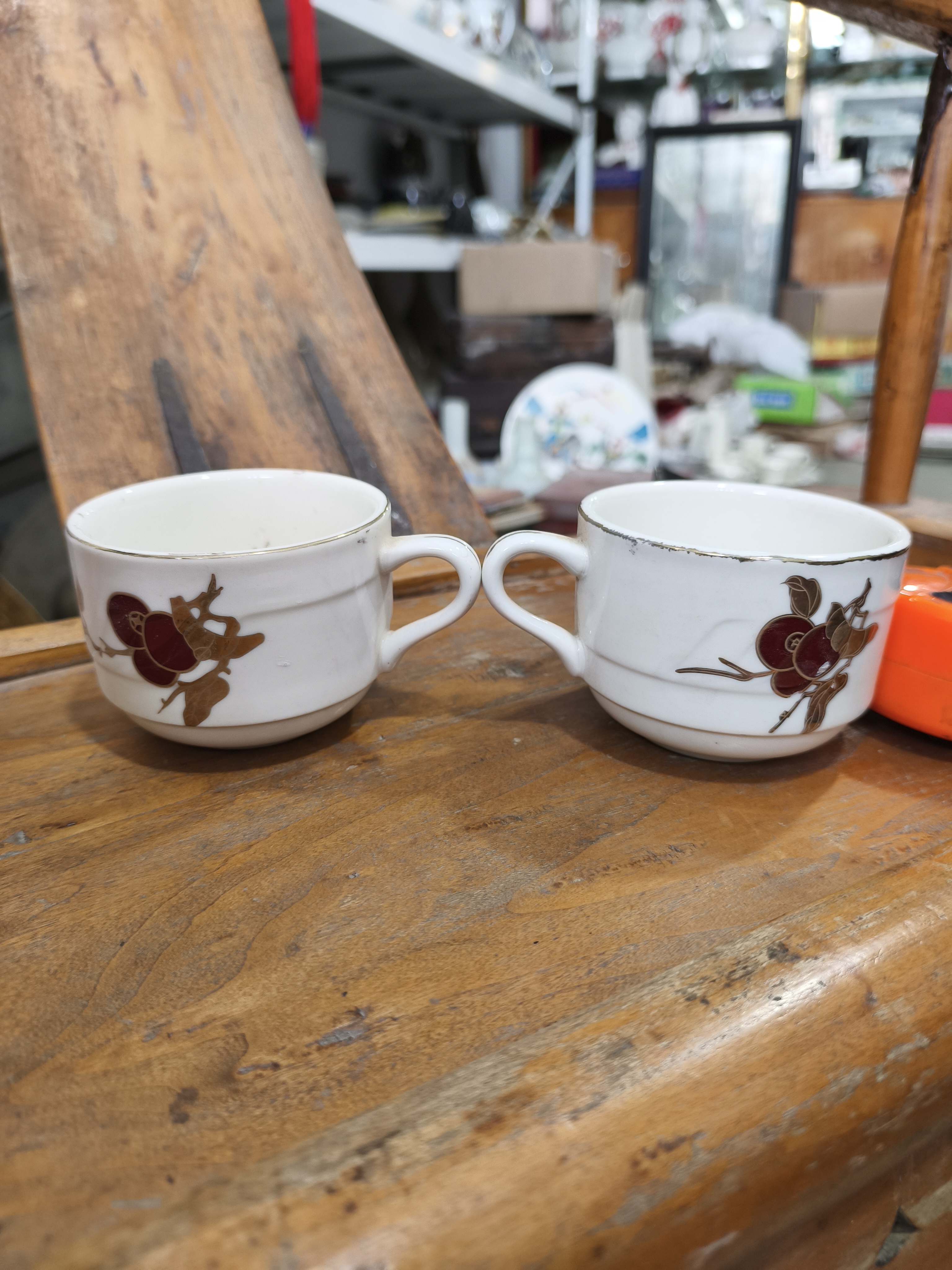红果茶杯，口宽8.5高6厘米，标价发两个