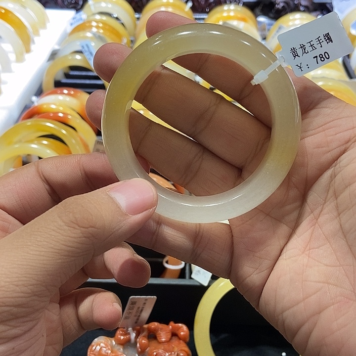 石英质玉（黄龙玉）手镯未镶嵌伊*娃