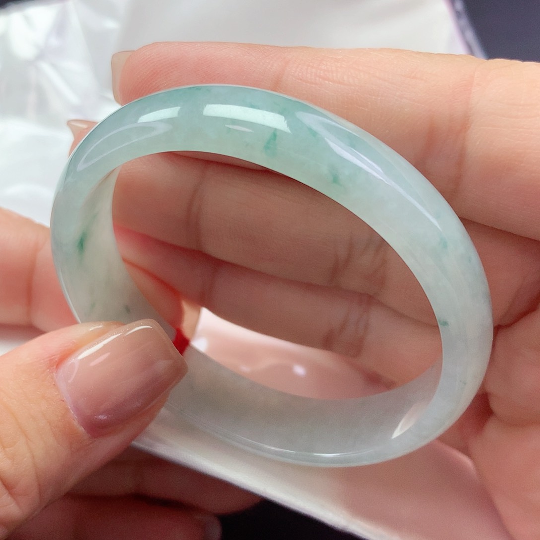 【闪购商品】翡翠手镯未镶嵌贵妃a1