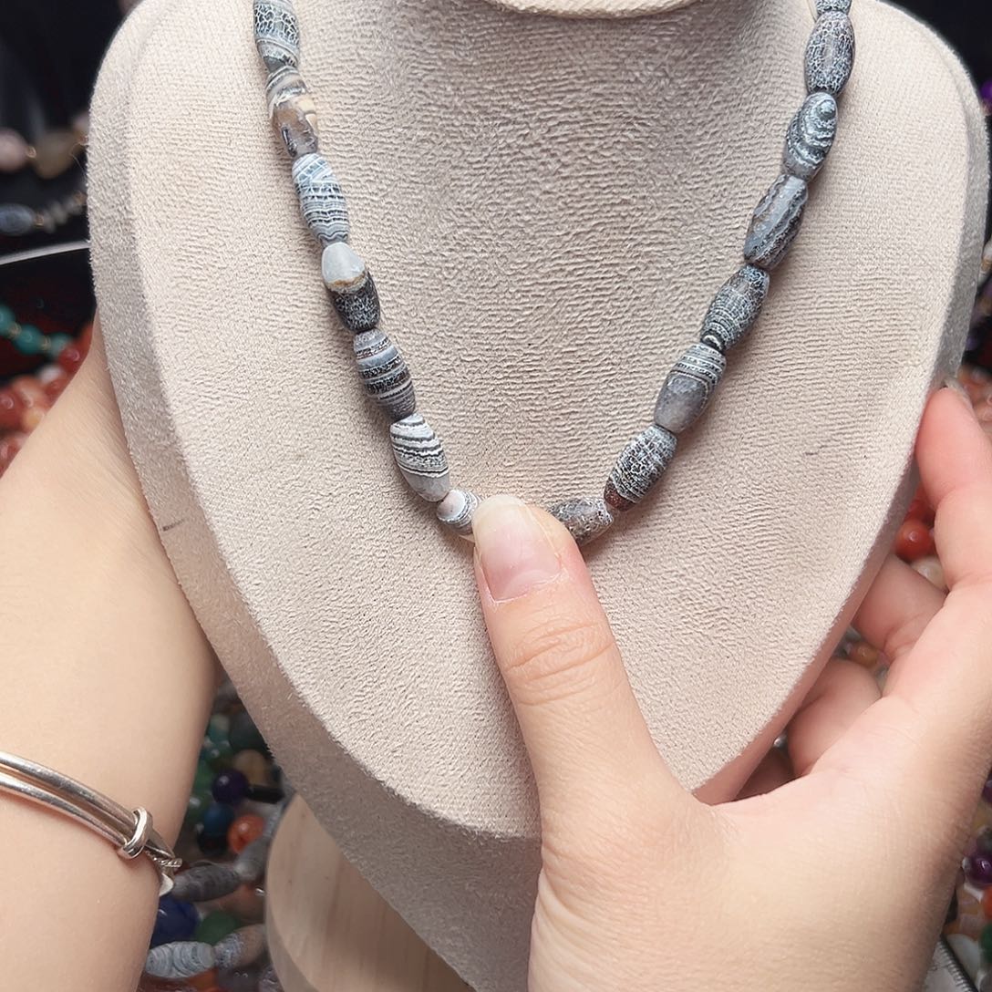 玛瑙/玉髓未镶嵌珠宝半成品l632 8m 药霜玛瑙桶珠一条