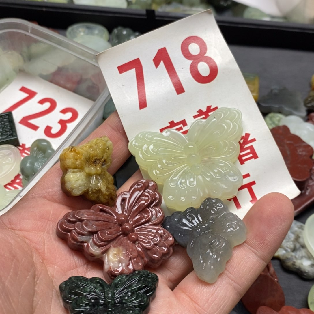 蛇纹石玉挂坠未镶嵌