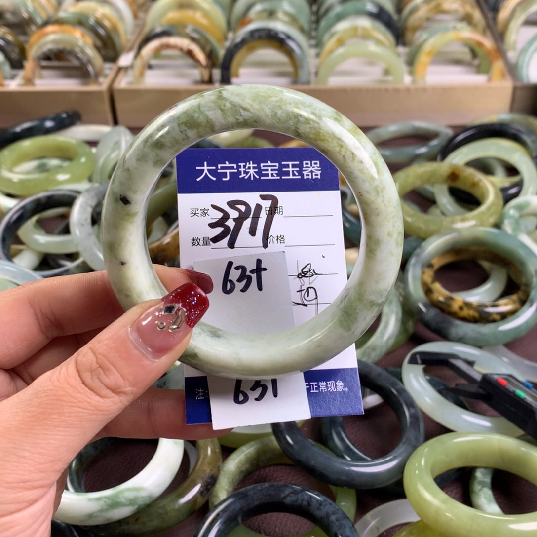 蛇纹石玉手镯未镶嵌3917